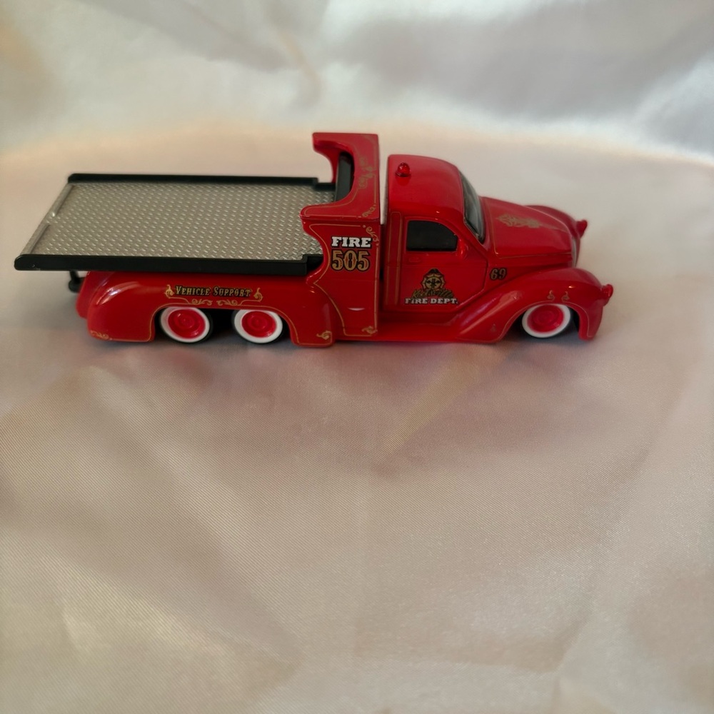 Maisto • Red Missile Tow Flatbed